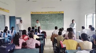 रायपुर : शिक्षकों की पदस्थापना से बदला विद्यालय का परिदृश्य रायपुर : शिक्षकों की पदस्थापना से बदला विद्यालय का परिदृश्य