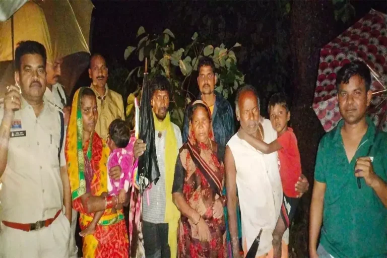 कोरबा में बाढ़, खेत में फंसे 17 ग्रामीणों की जान बचाई आपदा टीम ने