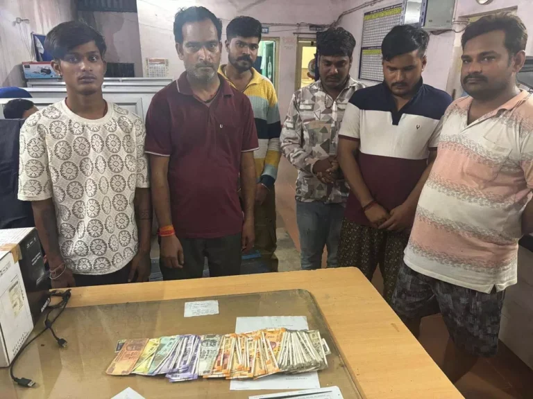 गंज इलाके में 6 जुआरी गिरफ्तार गंज इलाके में 6 जुआरी गिरफ्तार