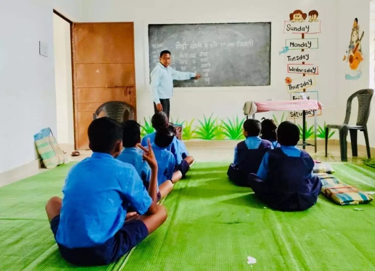 सुदूर वनांचल के स्कूल हुए गुलजार सुदूर वनांचल के स्कूल हुए गुलजार