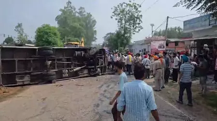 8 लोगों की मौत: दर्दनाक बस हादसा, सीएम ने जताया दुख 8 लोगों की मौत: दर्दनाक बस हादसा, सीएम ने जताया दुख