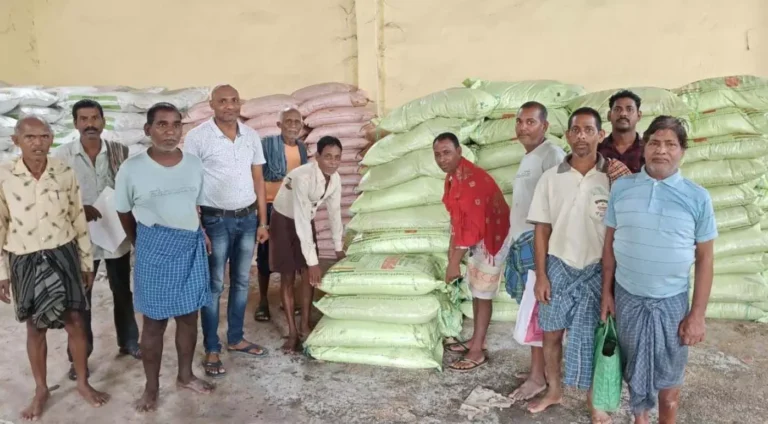 जिले के किसानों को 15 हजार 486 मैट्रिक टन खाद का किया गया वितरण