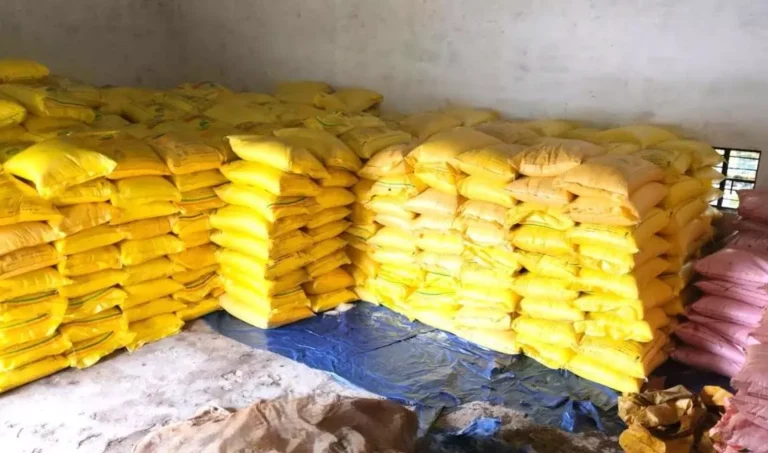 महासमुंद जिले की सहकारी समितियों में 9669 टन खाद उपलब्ध महासमुंद जिले की सहकारी समितियों में 9669 टन खाद उपलब्ध