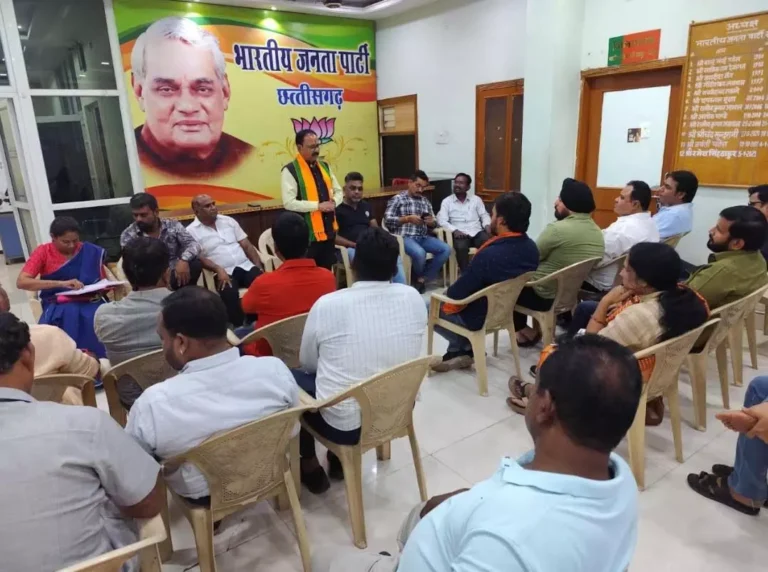 गुरु पूर्णिमा पर भाजपा कार्यकर्ताओं द्वारा गुरुजनों का सम्मान गुरु पूर्णिमा पर भाजपा कार्यकर्ताओं द्वारा गुरुजनों का सम्मान