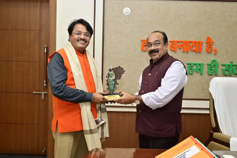 उपमुख्यमंत्री अरुण साव से सुप्रसिद्ध हास्य कवि शशिकांत यादव की सौजन्य मुलाकात उपमुख्यमंत्री अरुण साव से सुप्रसिद्ध हास्य कवि शशिकांत यादव की सौजन्य मुलाकात