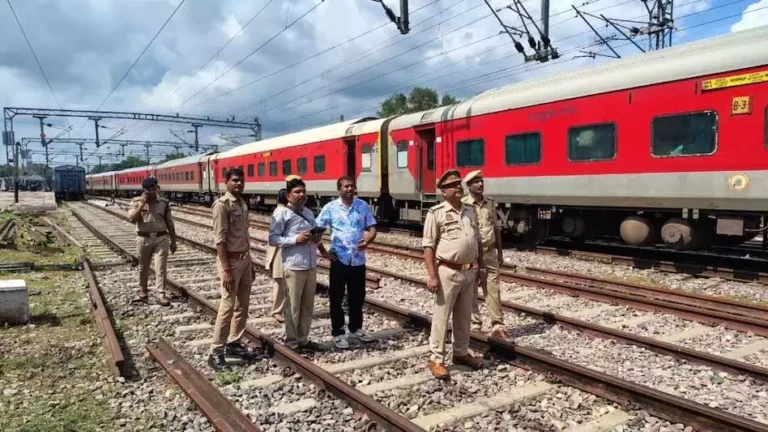 ट्रेन सुरक्षा बढ़ाने के लिए रेलवे करेगा AI का इस्तेमाल ट्रेन सुरक्षा बढ़ाने के लिए रेलवे करेगा AI का इस्तेमाल