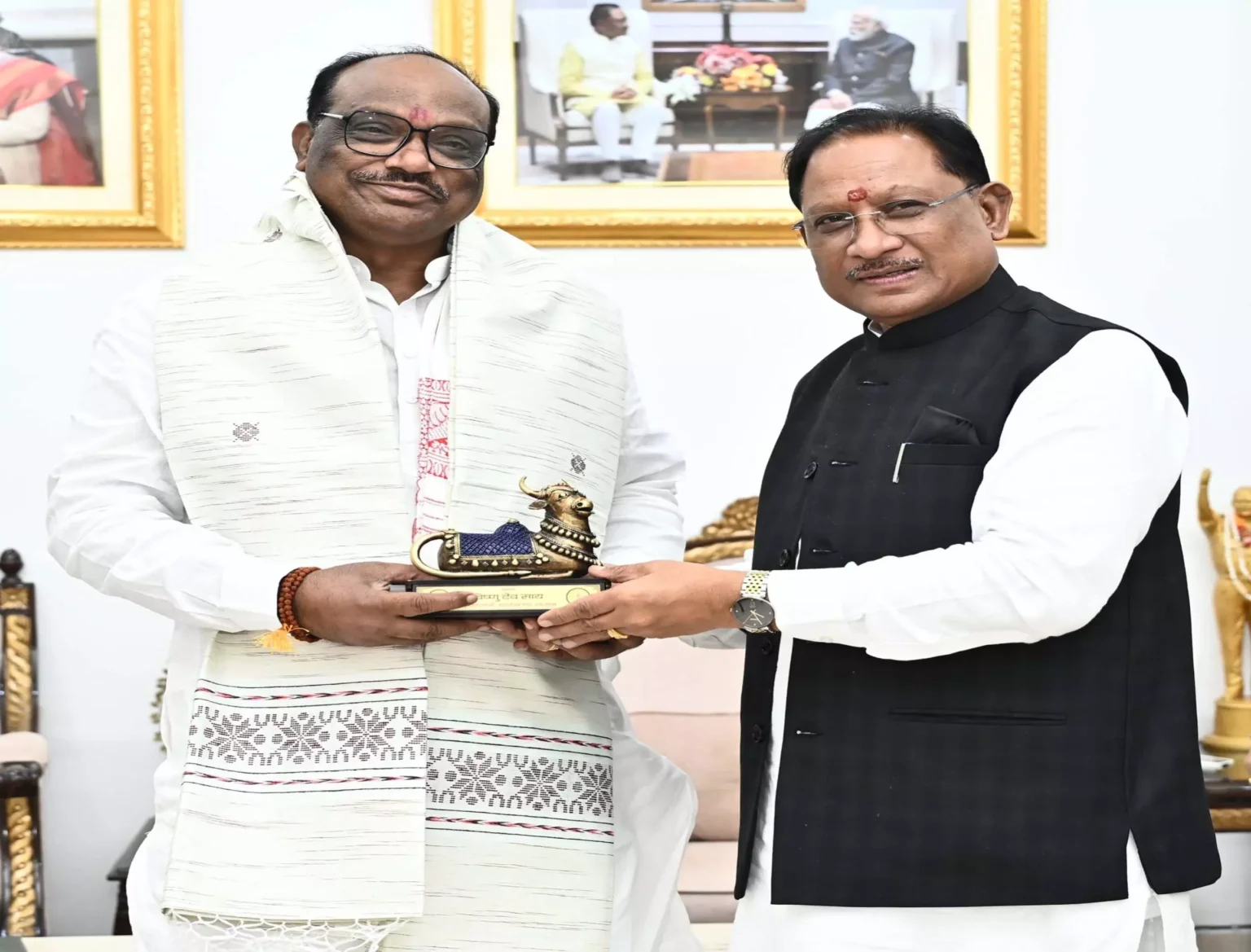 मुख्यमंत्री विष्णुदेव साय से केंद्रीय जनजातीय कार्य राज्य मंत्री दुर्गा दास उइके ने की सौजन्य मुलाकात