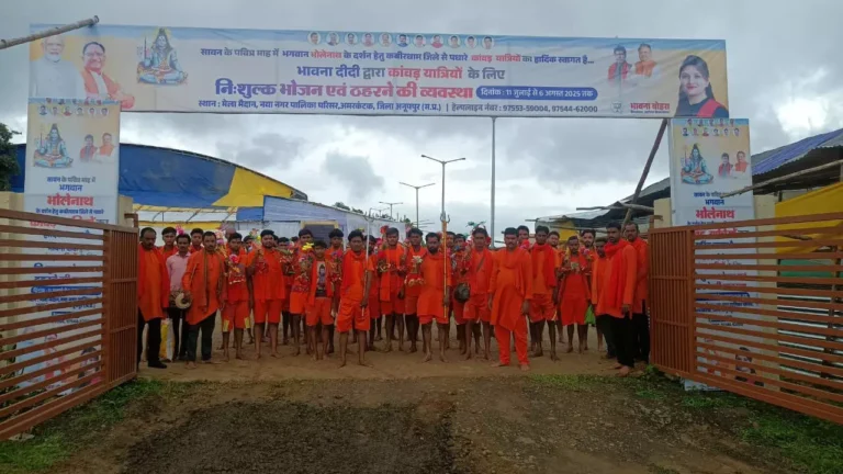 बीजेपी विधायक ने कांवड़ यात्रियों के ठहरने की व्यवस्था की