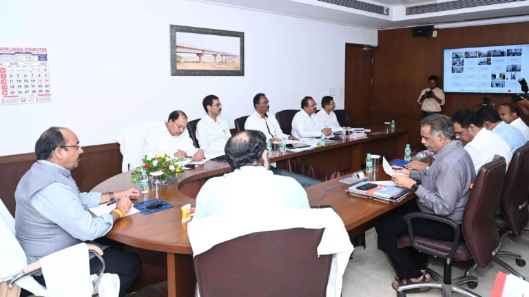 दिसम्बर तक सभी सड़कों को करें गड्ढामुक्त : अरुण साव