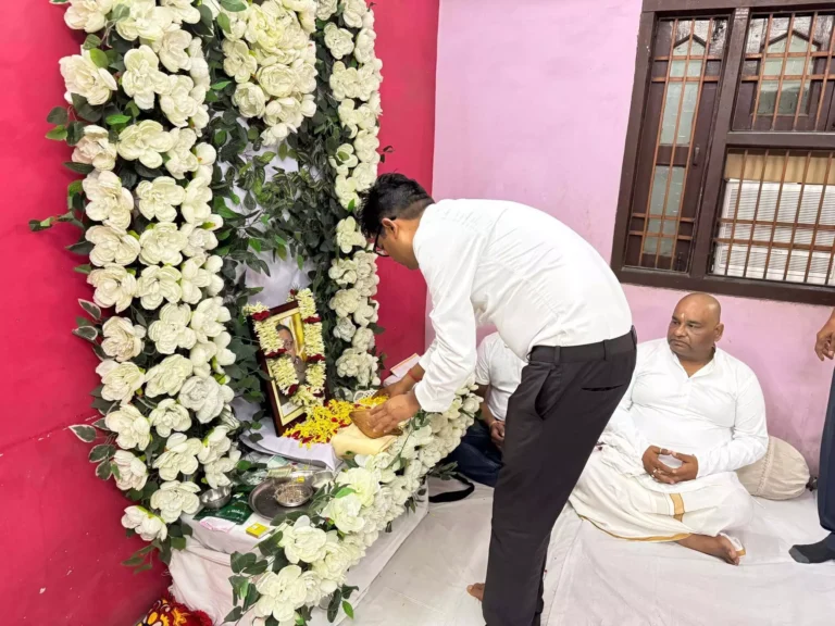 वित्त मंत्री ओपी चौधरी ने विजय बपोडिया को अर्पित की श्रद्धांजलि