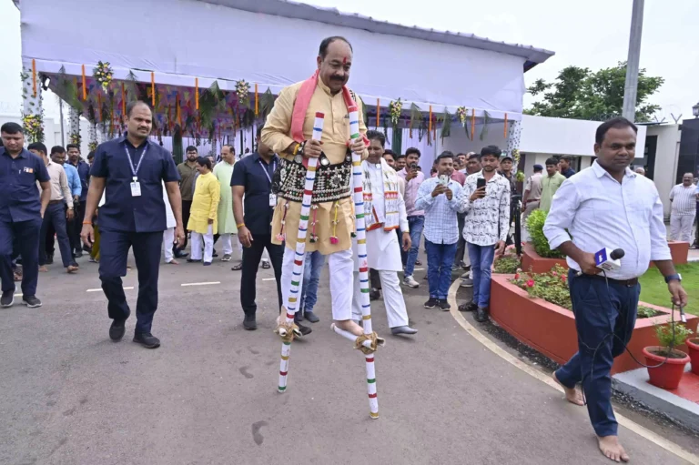 डिप्टी सीएम अरुण साव ने गेड़ी का लिया आनंद