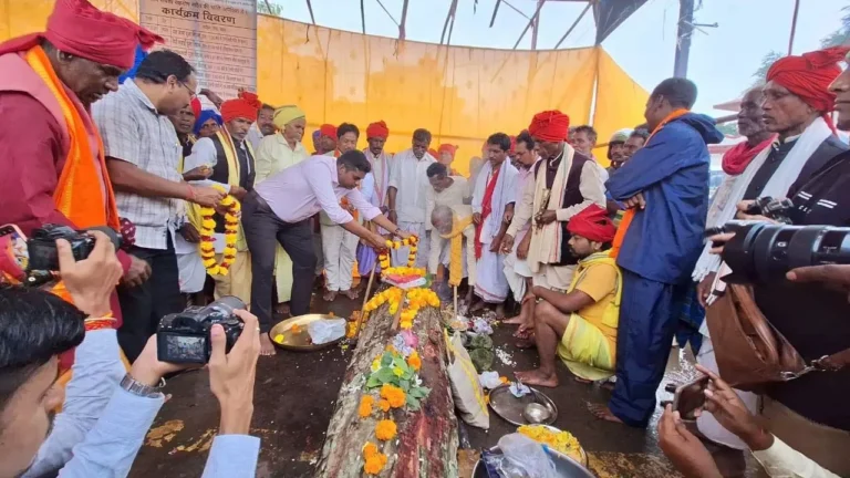 पाट जात्रा के साथ शुरू हुआ विश्व प्रसिद्ध ऐतिहासिक बस्तर दशहरा पाट जात्रा के साथ शुरू हुआ विश्व प्रसिद्ध ऐतिहासिक बस्तर दशहरा