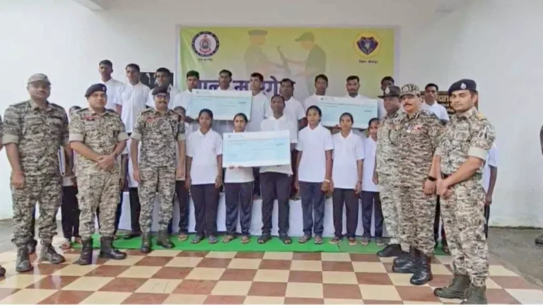 38 नक्सलियों ने किया सरेंडर, कांकेर-बीजापुर इलाके में थे सक्रिय 38 नक्सलियों ने किया सरेंडर, कांकेर-बीजापुर इलाके में थे सक्रिय