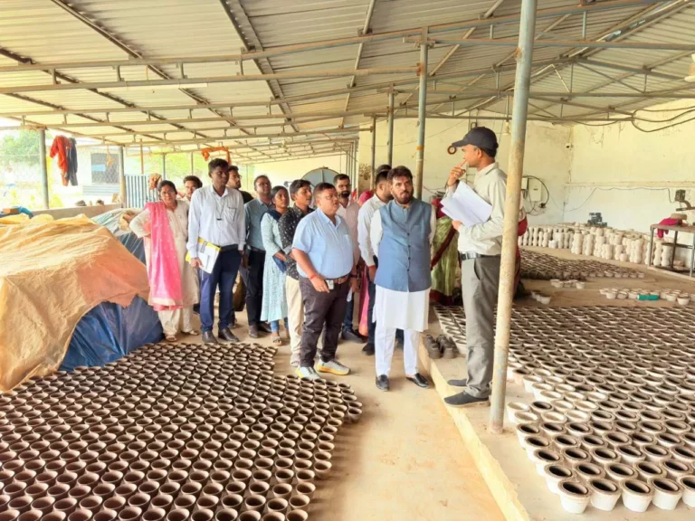 ग्रामोद्योग बोर्ड अध्यक्ष राकेश पाण्डेय ने किया ग्रामोद्योग इकाइयों का निरीक्षण ग्रामोद्योग बोर्ड अध्यक्ष राकेश पाण्डेय ने किया ग्रामोद्योग इकाइयों का निरीक्षण