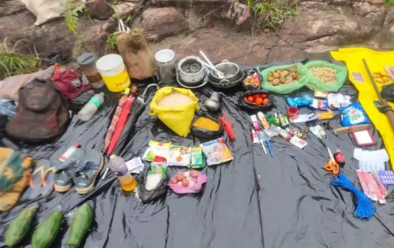 एंटी नक्सल ऑपरेशन में निकले जवानों ने बरामद किया नक्सलियों का छिपाया हुआ बारूद एंटी नक्सल ऑपरेशन में निकले जवानों ने बरामद किया नक्सलियों का छिपाया हुआ बारूद