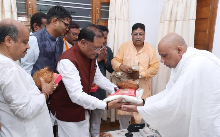 मुख्यमंत्री साय गुरु पूर्णिमा के अवसर पर रायगढ़ जिले के ग्राम बनोरा स्थित अघोर गुरुपीठ में गुरु दर्शन के लिए पहुंचे मुख्यमंत्री साय गुरु पूर्णिमा के अवसर पर रायगढ़ जिले के ग्राम बनोरा स्थित अघोर गुरुपीठ में गुरु दर्शन के लिए पहुंचे