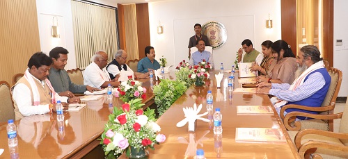 छत्तीसगढ़ सदन में मुख्यमंत्री विष्णुदेव साय की सांसदों संग सौजन्य भेंट — रात्रि भोज में हुई सार्थक चर्चा छत्तीसगढ़ सदन में मुख्यमंत्री विष्णुदेव साय की सांसदों संग सौजन्य भेंट — रात्रि भोज में हुई सार्थक चर्चा