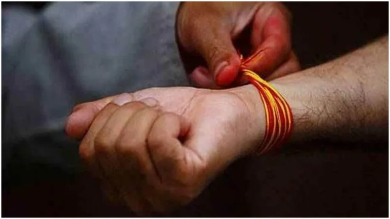 आबकारी आरक्षक की परीक्षा में हाथों से कलावा काटने पर बढ़ा विवाद, हिन्दू संगठनों की शिकायत पर कलेक्टर ने गठित की चार सदस्यीय जांच समिति… आबकारी आरक्षक की परीक्षा में हाथों से कलावा काटने पर बढ़ा विवाद, हिन्दू संगठनों की शिकायत पर कलेक्टर ने गठित की चार सदस्यीय जांच समिति…