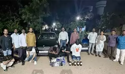 Hyderabad : पार्टी में ड्रग्स लेने पर छह तकनीशियन पकड़े गए Hyderabad : पार्टी में ड्रग्स लेने पर छह तकनीशियन पकड़े गए
