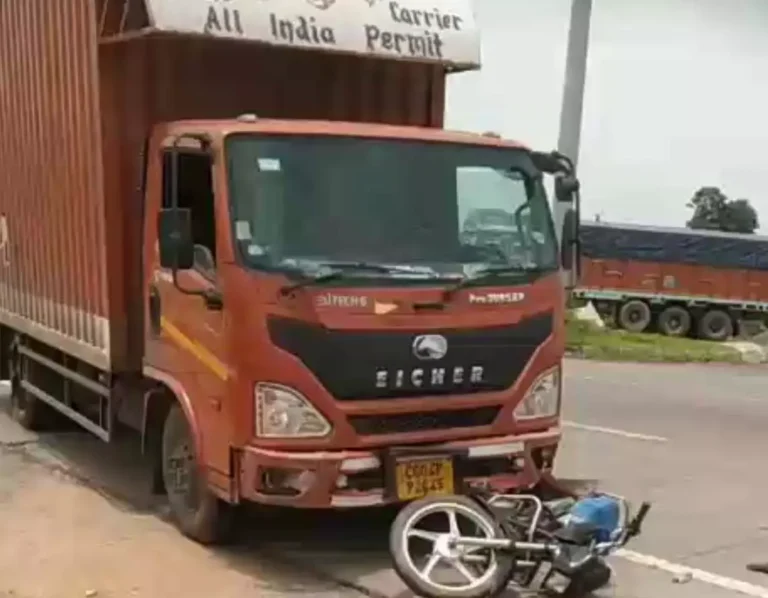 माजदा ने कुचला, बाइक सवार की मौत माजदा ने कुचला, बाइक सवार की मौत