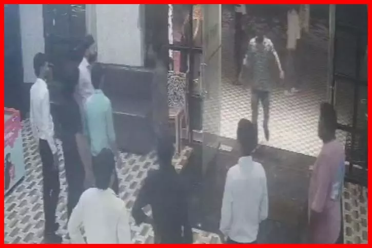 ढाबा संचालक के साथ मारपीट, इस बात से खफा गए युवक ढाबा संचालक के साथ मारपीट, इस बात से खफा गए युवक