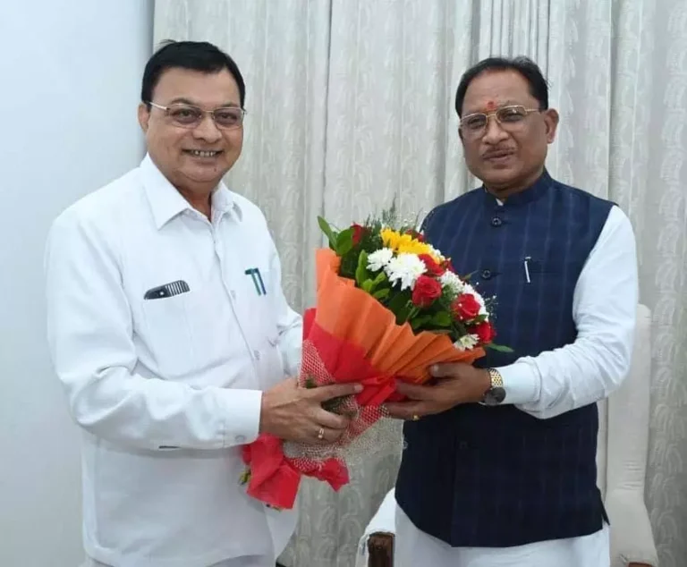 CM साय से वाणिज्य एवं उद्योग मंत्री लखनलाल देवांगन ने की सौजन्य भेंट CM साय से वाणिज्य एवं उद्योग मंत्री लखनलाल देवांगन ने की सौजन्य भेंट