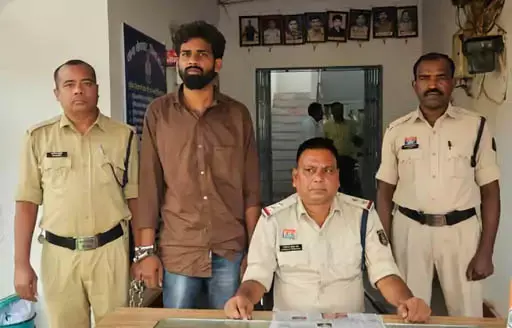 रिटायर्ड कर्मचारी से 10 लाख की ठगी, एक गिरफ्तार रिटायर्ड कर्मचारी से 10 लाख की ठगी, एक गिरफ्तार