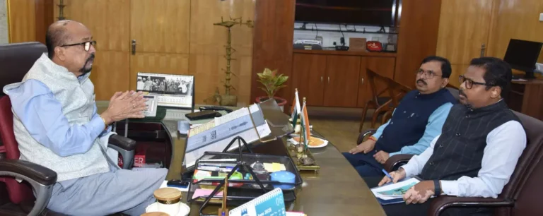 गृह विभाग के दो बड़े अधिकारी मिले राज्यपाल डेका से गृह विभाग के दो बड़े अधिकारी मिले राज्यपाल डेका से