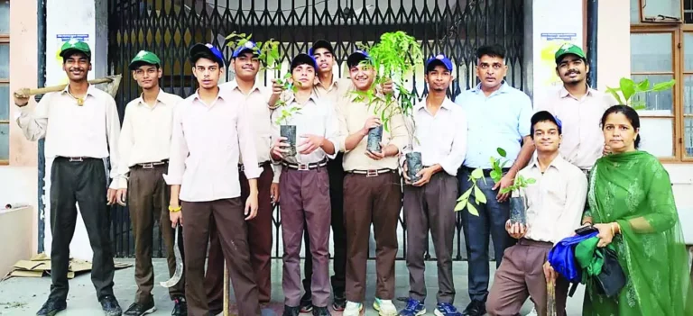 जिला के स्कूलों में ‘एक पेड़ मां के नाम’ अभियान के तहत लगाए पौधे जिला के स्कूलों में ‘एक पेड़ मां के नाम’ अभियान के तहत लगाए पौधे