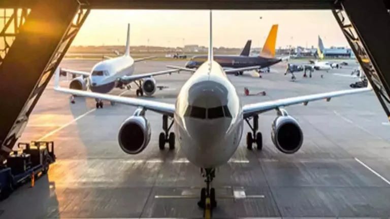 India के एयरलाइन उद्योग को इस वित्त वर्ष में 11-14 प्रतिशत परिचालन लाभ मिलने की उम्मीद: रिपोर्ट India के एयरलाइन उद्योग को इस वित्त वर्ष में 11-14 प्रतिशत परिचालन लाभ मिलने की उम्मीद: रिपोर्ट