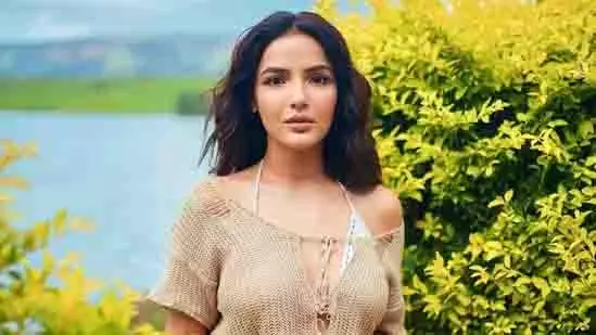 Jasmin Bhasin: एक बच्ची को गोद लेने की इच्छा जताई Jasmin Bhasin: एक बच्ची को गोद लेने की इच्छा जताई