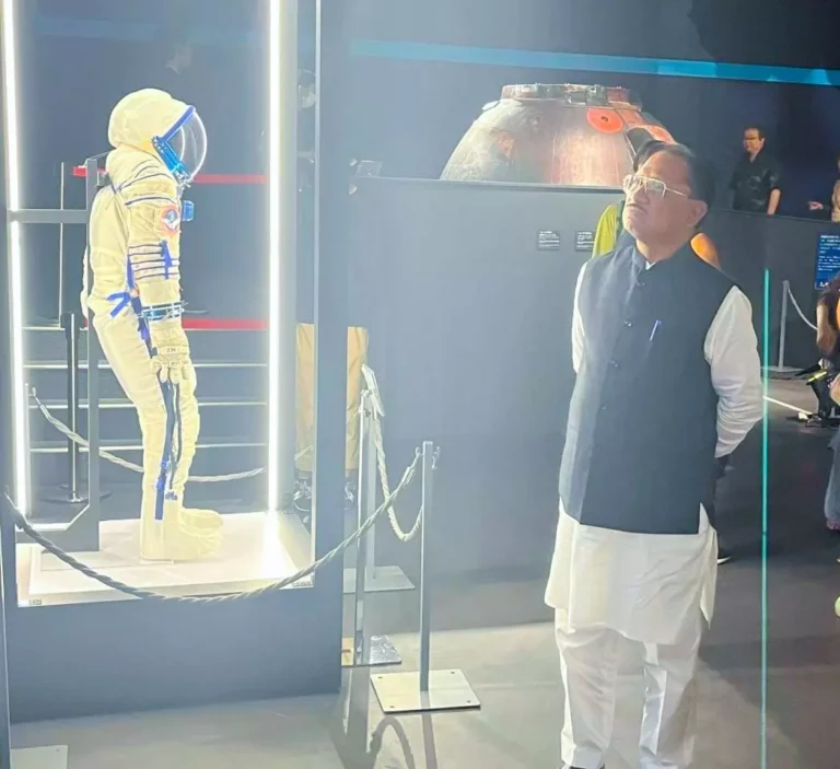 CM विष्णुदेव साय ने डीप स्पेस – टू द मून एंड बियॉन्ड प्रदर्शनी का किया अवलोकन CM विष्णुदेव साय ने डीप स्पेस – टू द मून एंड बियॉन्ड प्रदर्शनी का किया अवलोकन