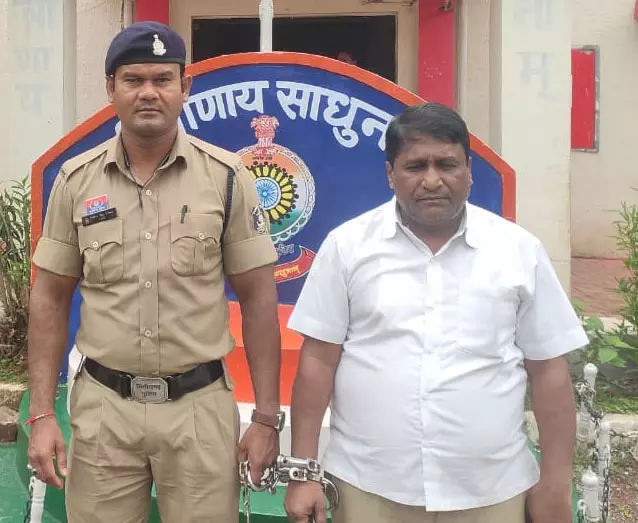 जमीन दलाल गिरफ्तार, लाखों की धोखाधड़ी मामले में रायपुर पुलिस ने दबोचा जमीन दलाल गिरफ्तार, लाखों की धोखाधड़ी मामले में रायपुर पुलिस ने दबोचा
