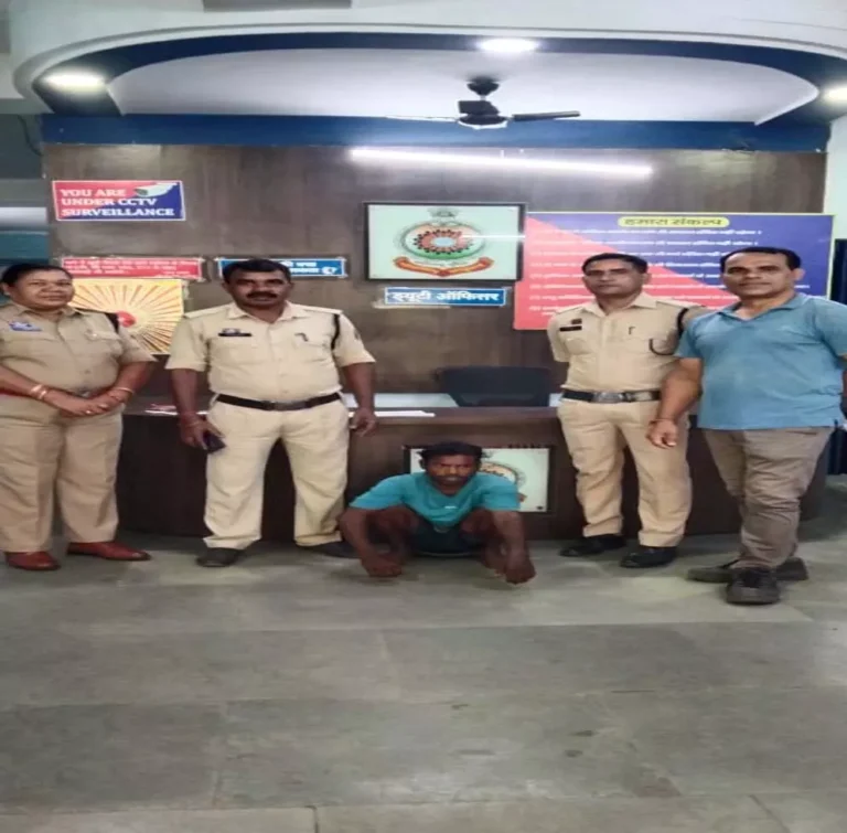 पत्नी की हत्या कर फरार आरोपी गिरफ्तार, पुलिस ने की बड़ी कार्रवाई पत्नी की हत्या कर फरार आरोपी गिरफ्तार, पुलिस ने की बड़ी कार्रवाई