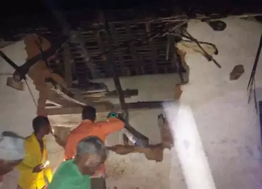 घरों और फसलों को पहुंचा भारी नुकसान, हाथियों का उत्पात जारी घरों और फसलों को पहुंचा भारी नुकसान, हाथियों का उत्पात जारी