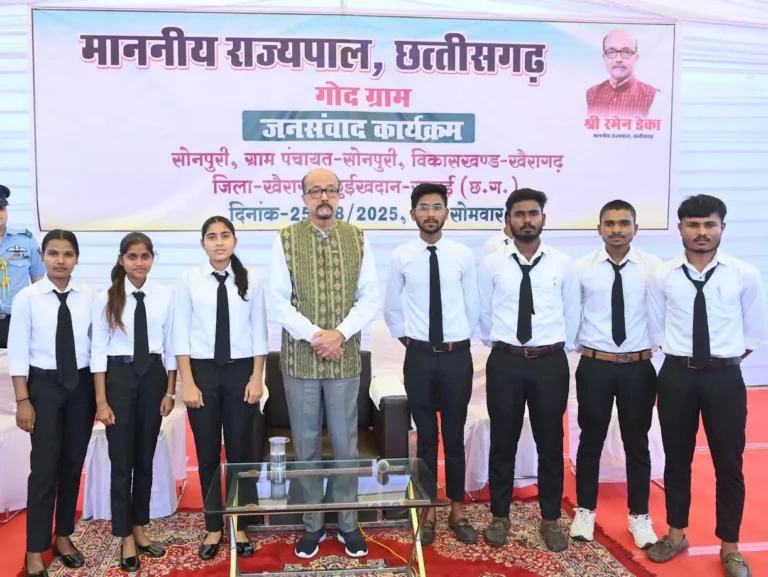 गोद ग्राम सोनपूरी में राज्यपाल का जनसंवाद, अंतिम पंक्ति तक योजनाओं के लाभ पर जोर गोद ग्राम सोनपूरी में राज्यपाल का जनसंवाद, अंतिम पंक्ति तक योजनाओं के लाभ पर जोर