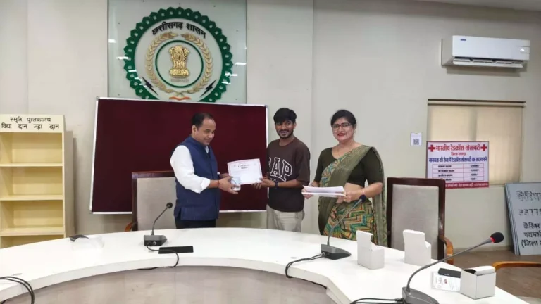 रायपुर में “AI आधारित कार्यशाला” का सफल आयोजन, कलेक्टर डॉ. गौरव सिंह ने की प्रतिभागियों की सराहना रायपुर में “AI आधारित कार्यशाला” का सफल आयोजन, कलेक्टर डॉ. गौरव सिंह ने की प्रतिभागियों की सराहना