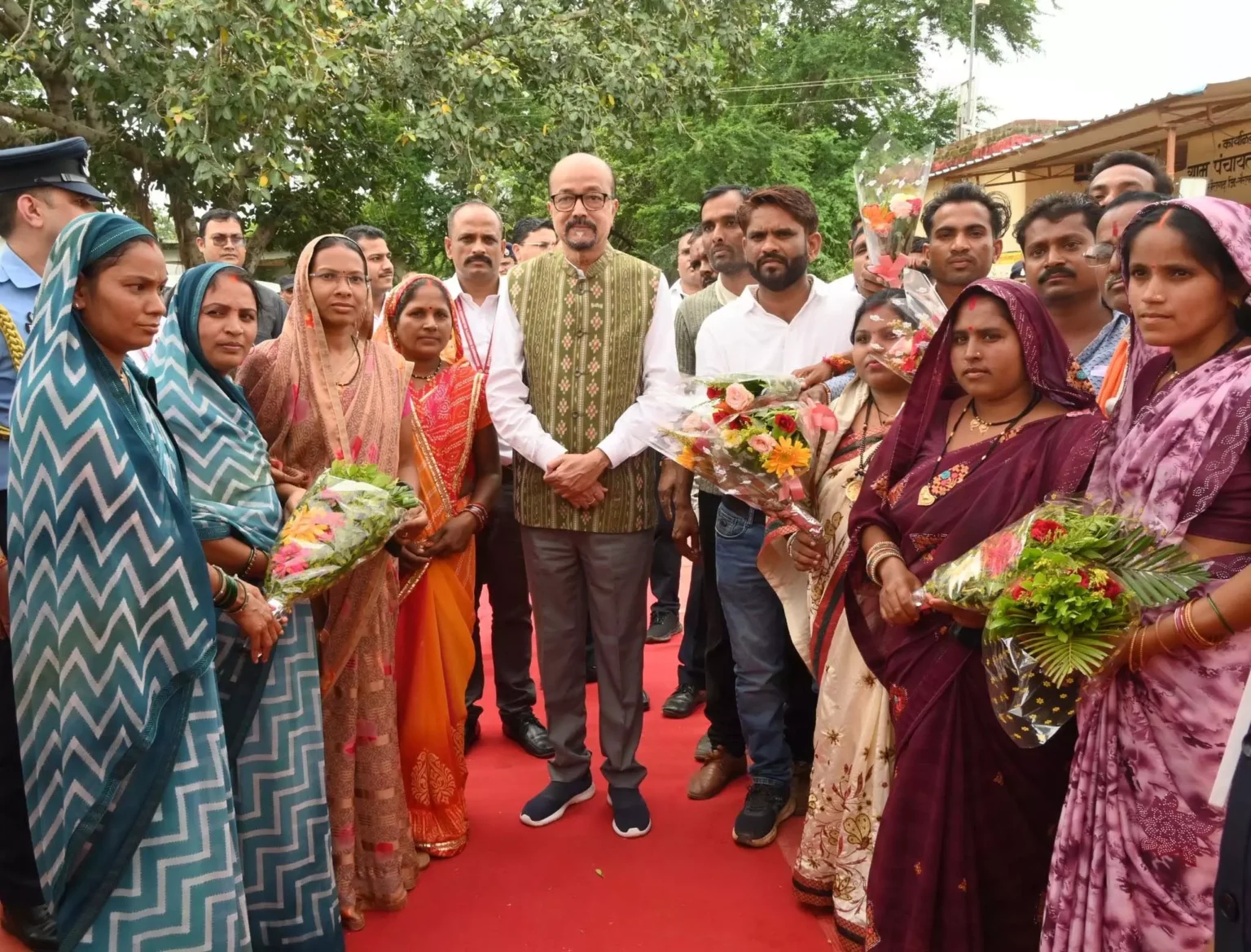स्व-सहायता समूहों से महिलाओं का सशक्तिकरण: रमेन डेका स्व-सहायता समूहों से महिलाओं का सशक्तिकरण: रमेन डेका