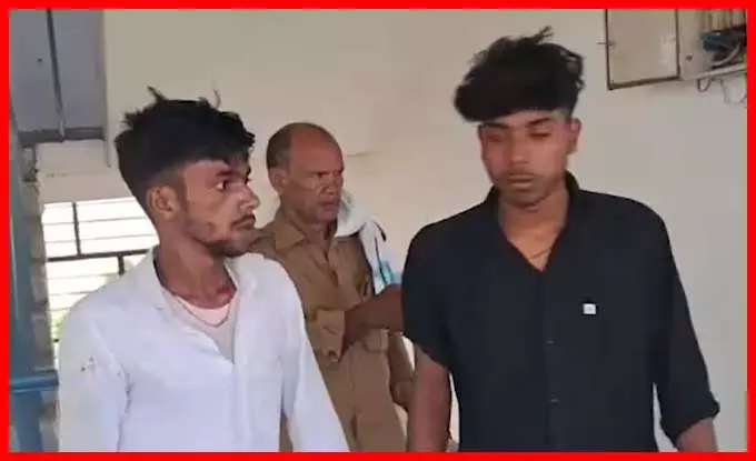 सोशल मीडिया पर दहशत फैलाने के लिए रील बना रहे थे, मौके पर पहुंची पुलिस की टीम सोशल मीडिया पर दहशत फैलाने के लिए रील बना रहे थे, मौके पर पहुंची पुलिस की टीम