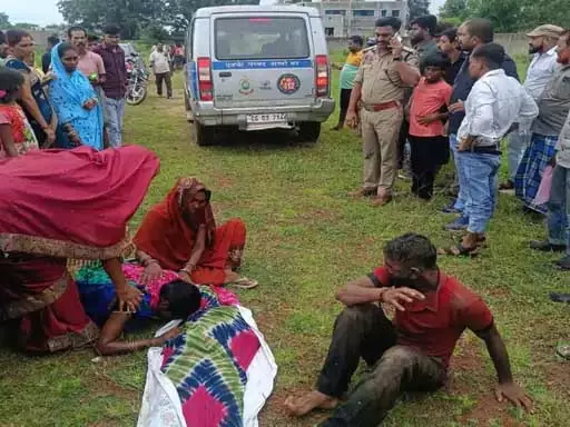 बाउंड्रीवाल के पास दौड़ रही थी करंट, चपेट में आए किशोर की मौत बाउंड्रीवाल के पास दौड़ रही थी करंट, चपेट में आए किशोर की मौत