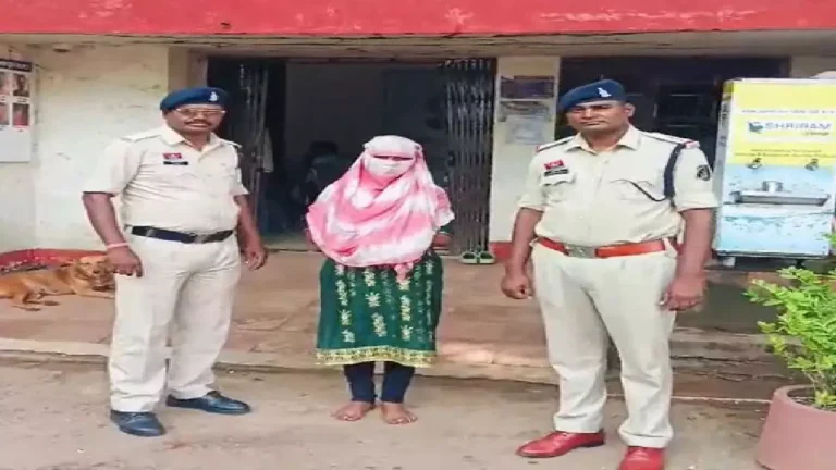 महिला गिरफ्तार, बैंक खाते में अवैध ट्रांजैक्शन का खुलासा महिला गिरफ्तार, बैंक खाते में अवैध ट्रांजैक्शन का खुलासा