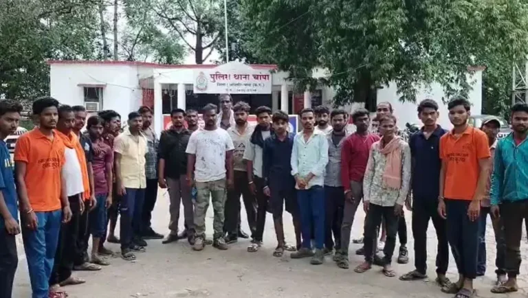 गणेश पंडाल में उपद्रव की घटना के बाद बवाल, FIR दर्ज गणेश पंडाल में उपद्रव की घटना के बाद बवाल, FIR दर्ज
