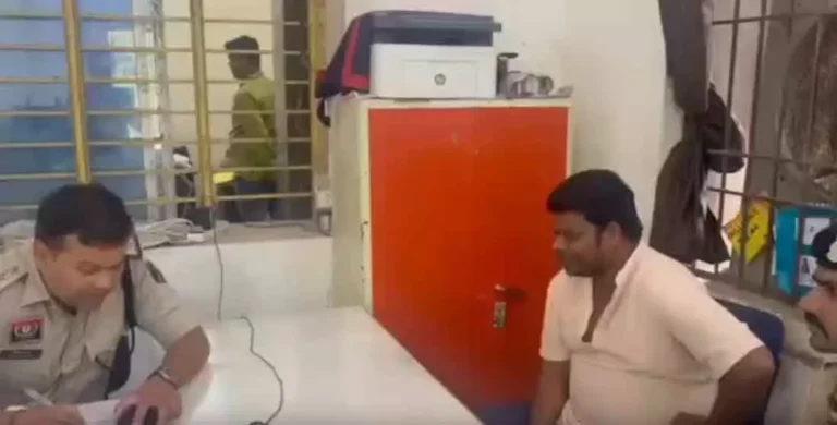 नगर पंचायत अध्यक्ष गिरफ्तार, महिला ने की थी छेड़खानी करने की शिकायत नगर पंचायत अध्यक्ष गिरफ्तार, महिला ने की थी छेड़खानी करने की शिकायत