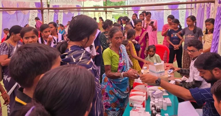 छत्तीसगढ़ राज्य के रजत जयंती वर्ष पर ग्राम बेमचा में महतारी मेगा हेल्थ कैम्प आयोजित छत्तीसगढ़ राज्य के रजत जयंती वर्ष पर ग्राम बेमचा में महतारी मेगा हेल्थ कैम्प आयोजित