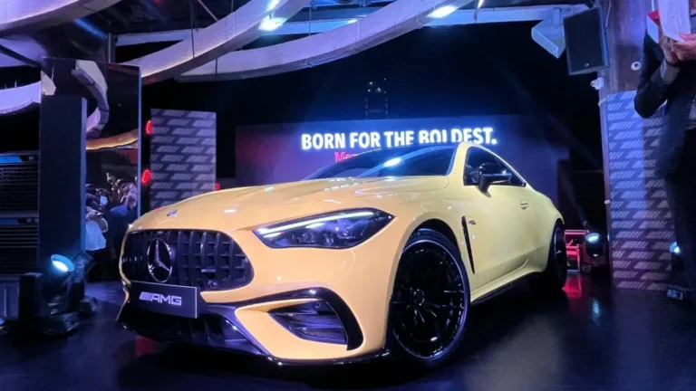 सिर्फ 4.2 सेकेंड में 100 की रफ्तार! भारत में लॉन्च हुई Mercedes CLE 53 AMG, BMW के लिए बनी सिरदर्द सिर्फ 4.2 सेकेंड में 100 की रफ्तार! भारत में लॉन्च हुई Mercedes CLE 53 AMG, BMW के लिए बनी सिरदर्द