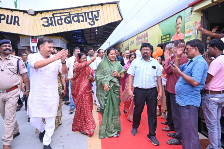 छत्तीसगढ़ से रामलला दर्शन के लिए श्रद्धालुओं की विशेष ट्रेन रवाना… छत्तीसगढ़ से रामलला दर्शन के लिए श्रद्धालुओं की विशेष ट्रेन रवाना…