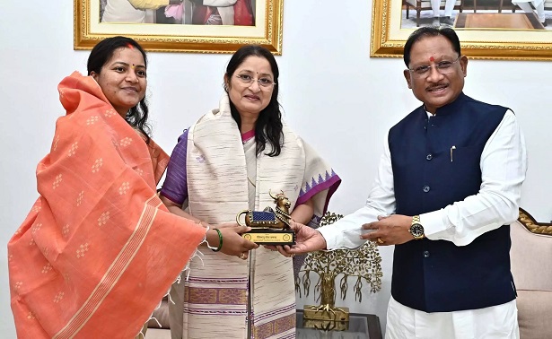 CM साय और केंद्रीय महिला एवं बाल विकास मंत्री अन्नपूर्णा देवी की मुलाकात CM साय और केंद्रीय महिला एवं बाल विकास मंत्री अन्नपूर्णा देवी की मुलाकात