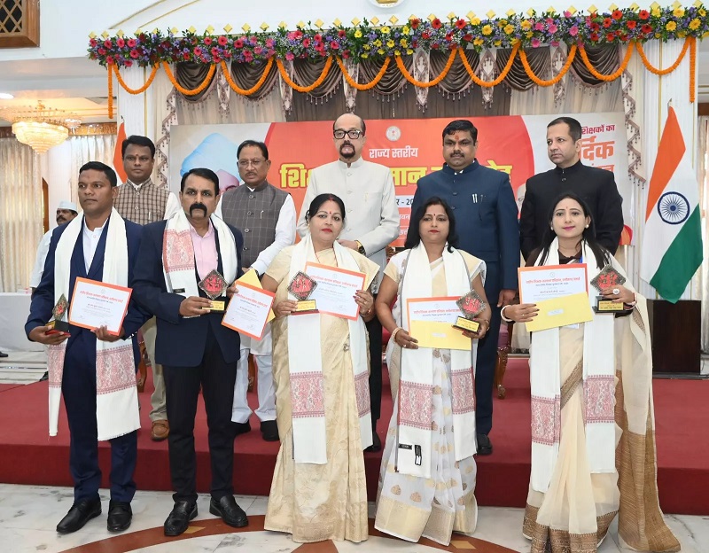 शिक्षा के बिना जीवन अधूरा : CM विष्णुदेव साय शिक्षा के बिना जीवन अधूरा : CM विष्णुदेव साय