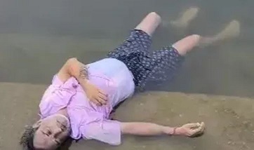 कपड़ा कारोबारी की संदिग्ध मौत, तालाब में मिली लाश कपड़ा कारोबारी की संदिग्ध मौत, तालाब में मिली लाश