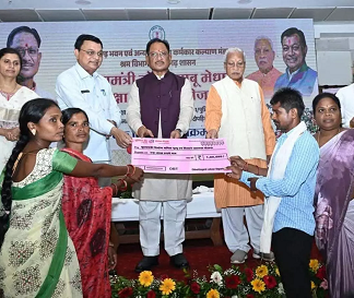 श्रमिकों के उत्थान के लिए 535.62 करोड़ रूपए की राशि श्रमिकों के उत्थान के लिए 535.62 करोड़ रूपए की राशि